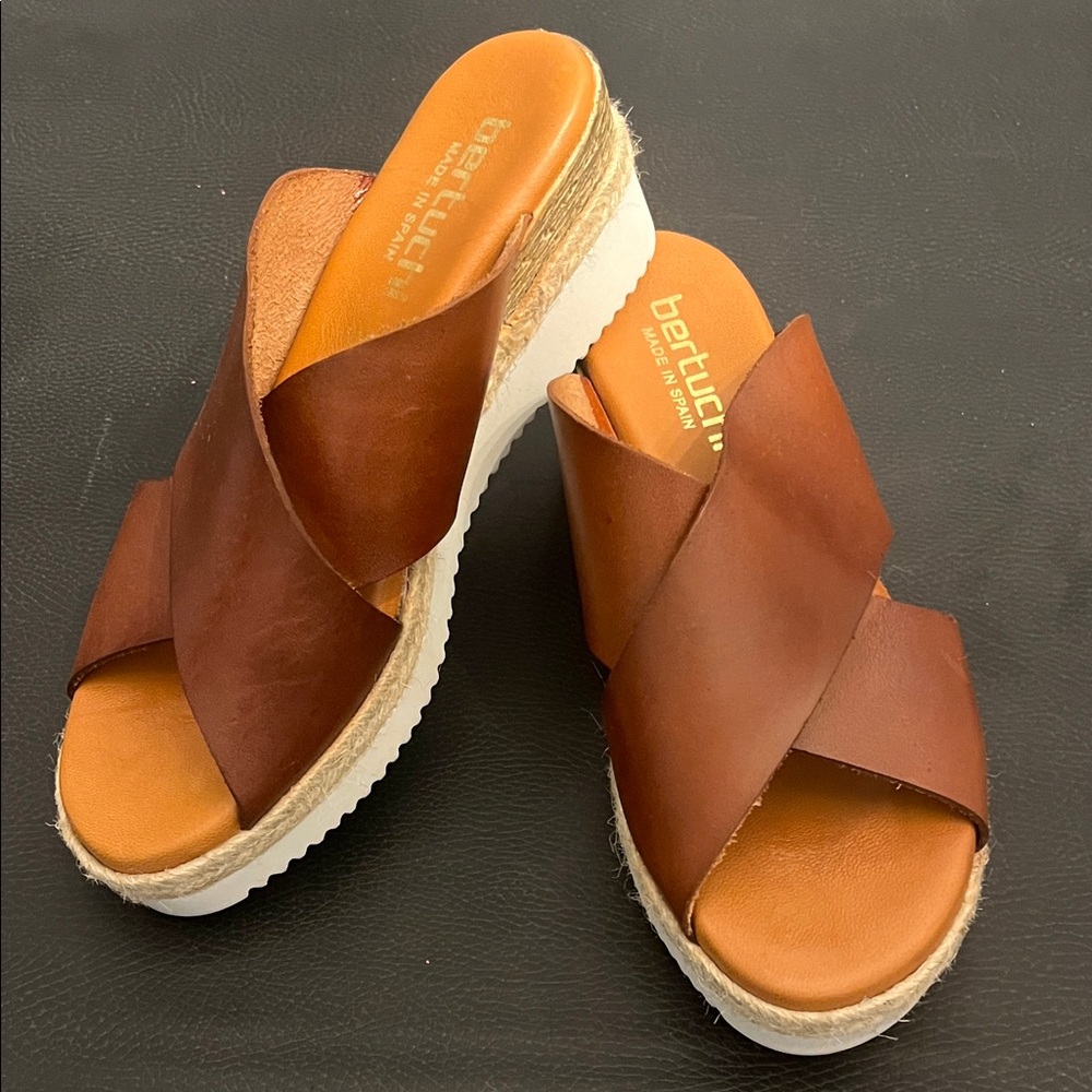 Bertuchi Made In Spain Chestnut Brown Leather Wedge Sandals